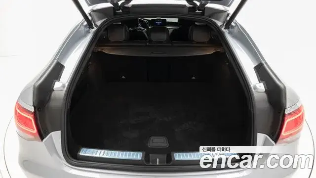 Mercedes-Benz GLC-Class 2023 — Photo 10/20