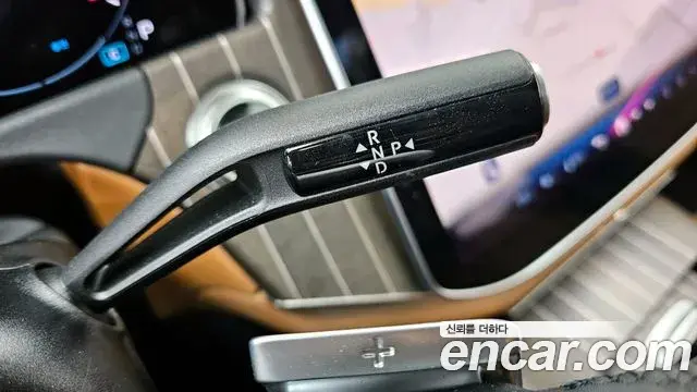 Mercedes-Benz E-Class 2025 — Photo 9/20