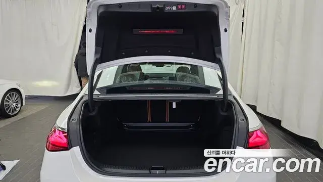 Mercedes-Benz E-Class 2025 — Photo 20/20