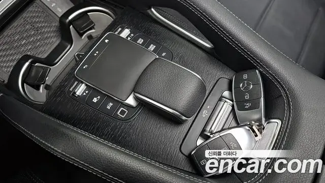 Mercedes-Benz GLE-Class 2025 — Photo 16/20