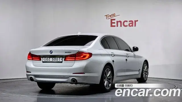 BMW 5 Series 2019 — Şəkil 8/20