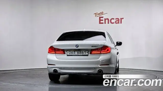 BMW 5 Series 2019 — Şəkil 9/20