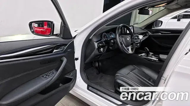 BMW 5 Series 2019 — Şəkil 12/20
