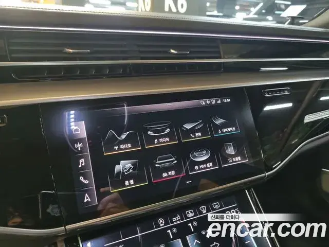 Audi A8 2019 — Photo 11/20