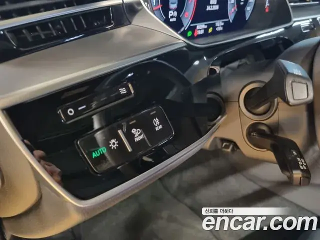 Audi A8 2019 — Photo 13/20
