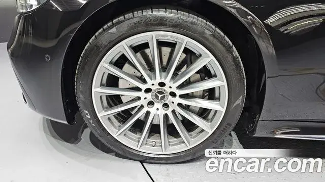 Mercedes-Benz S-Class 2022 — Photo 4/20