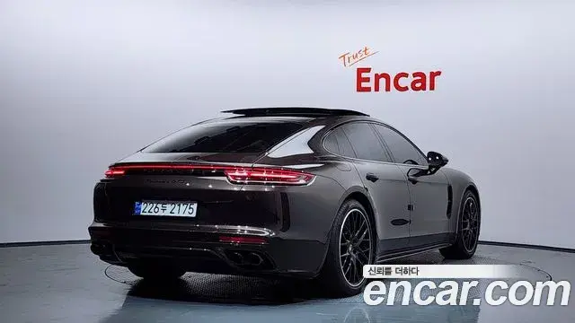 Porsche Panamera 2019 — Photo 2/20