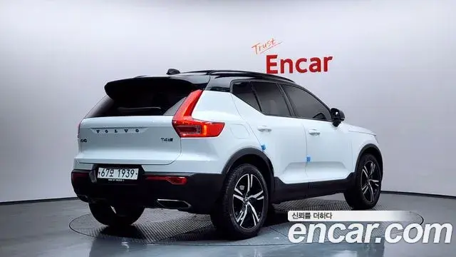 Volvo XC40 2018 — Şəkil 10/20