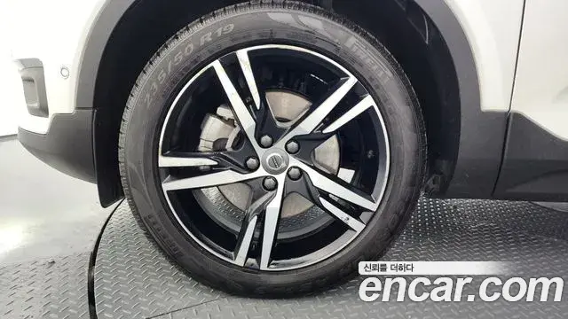 Volvo XC40 2018 — Şəkil 20/20