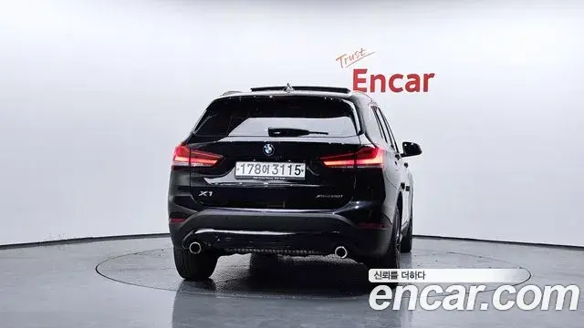 BMW X1 2020 — Şəkil 18/20