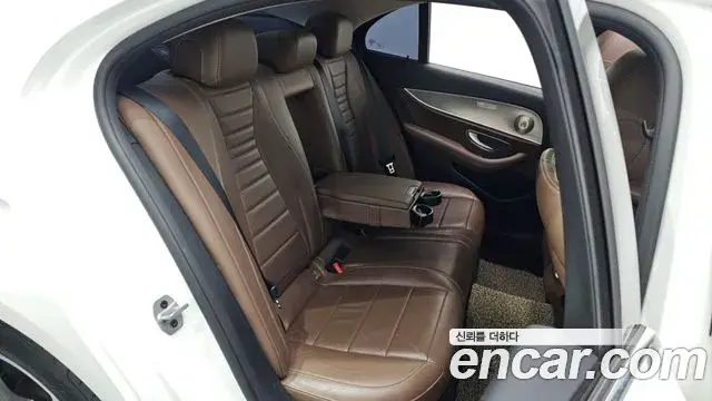 Mercedes-Benz E-Class 2018 — Photo 2/30