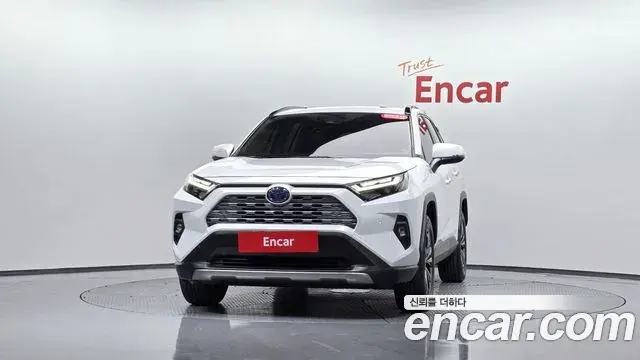 Toyota RAV4 2024 — Şəkil 18/33