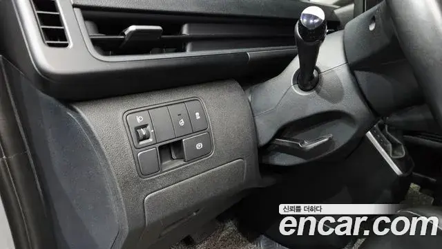 Hyundai Staria 2022 — Photo 15/20