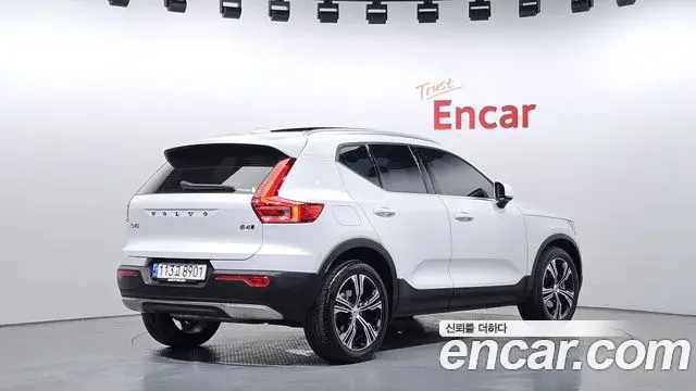 Volvo XC40 2021 — Şəkil 9/38
