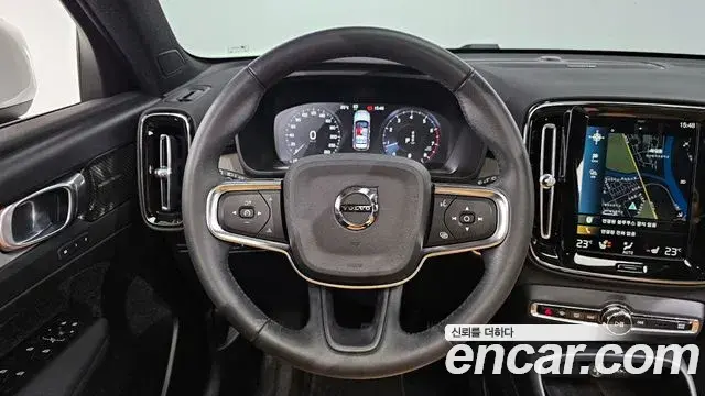Volvo XC40 2021 — Şəkil 18/38