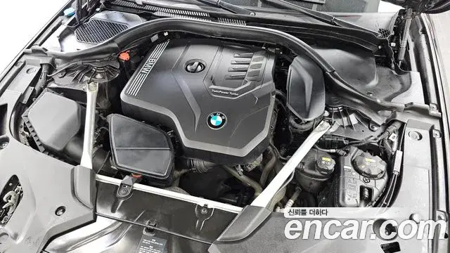BMW 5 Series 2020 — Photo 25/32