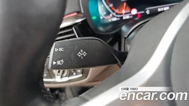 BMW 5 Series 2020 — Photo 11/32