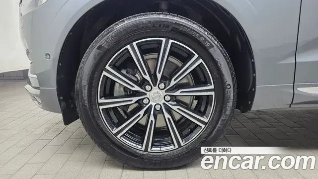 Volvo XC60 2018 — Şəkil 4/35