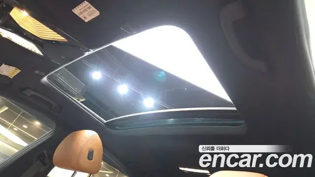 BMW 5 Series 2018 — Şəkil 12/32