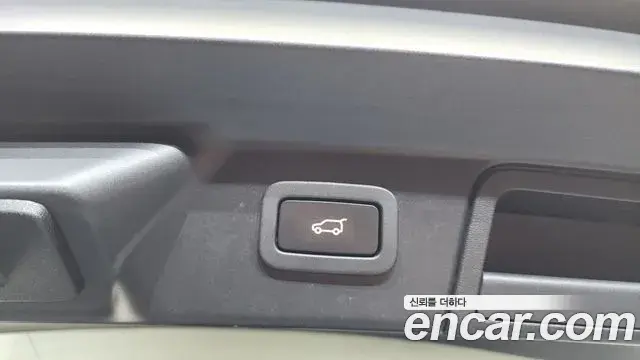Land Rover Range Rover Velar 2018 — Photo 18/20