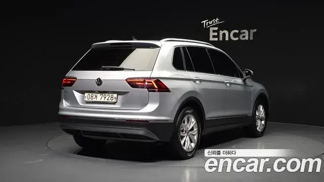 Volkswagen Tiguan 2018 — Şəkil 8/20