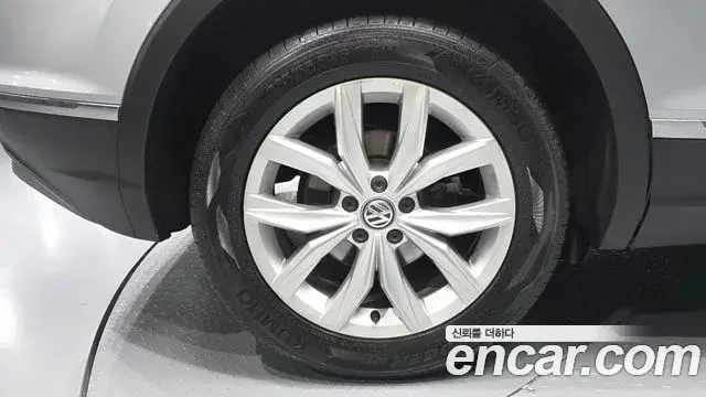 Volkswagen Tiguan 2018 — Şəkil 9/20