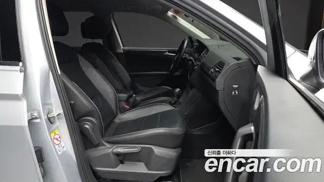 Volkswagen Tiguan 2018 — Şəkil 18/20