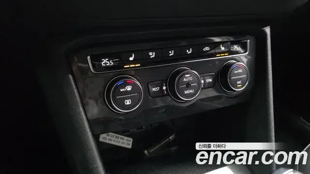 Volkswagen Tiguan 2018 — Şəkil 15/20