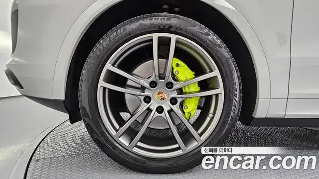 Porsche Cayenne 2023 — Photo 5/20