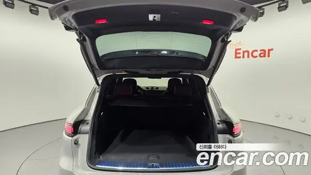 Porsche Cayenne 2023 — Photo 18/20