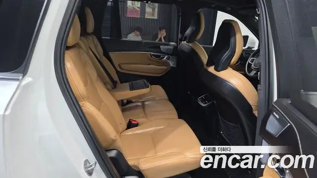 Volvo XC90 2022 — Photo 12/20