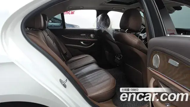 Mercedes-Benz E-Class 2018 — Photo 14/35
