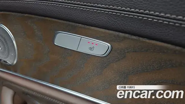 Mercedes-Benz E-Class 2018 — Photo 25/35