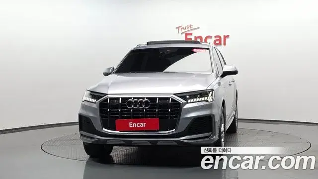 Audi Q7 2021 — Photo 3/20