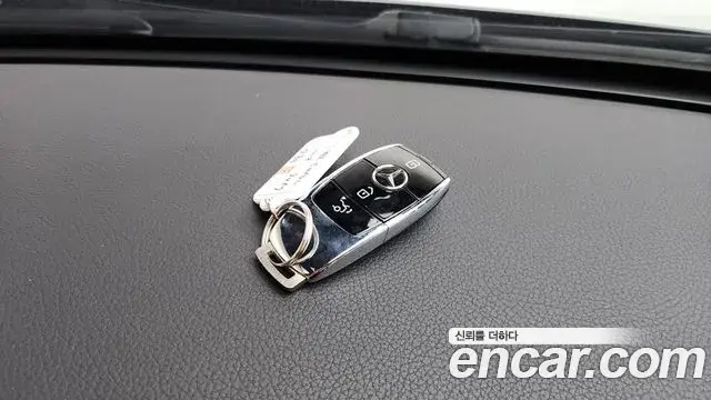 Mercedes-Benz S-Class 2018 — Photo 17/20