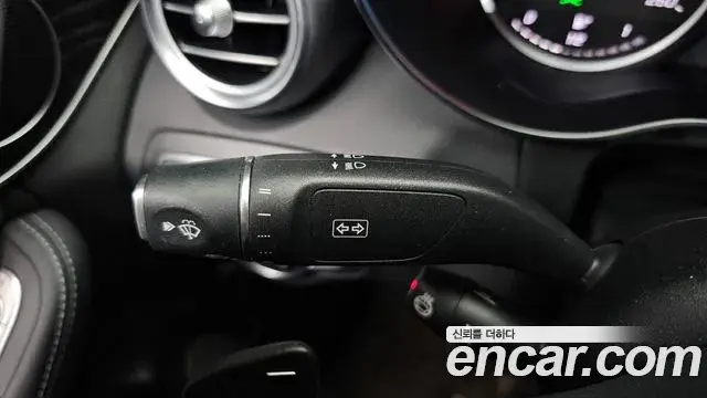 Mercedes-Benz C-Class 2019 — Photo 3/32