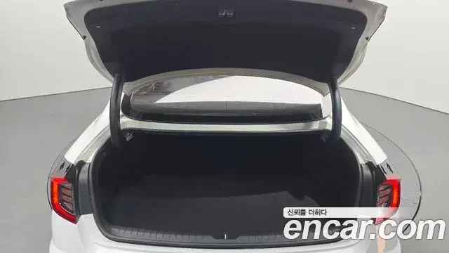 Hyundai Sonata Hybrid 2019 — Photo 10/31