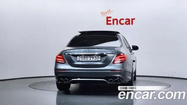 Mercedes-Benz E-Class 2019 — Photo 4/20