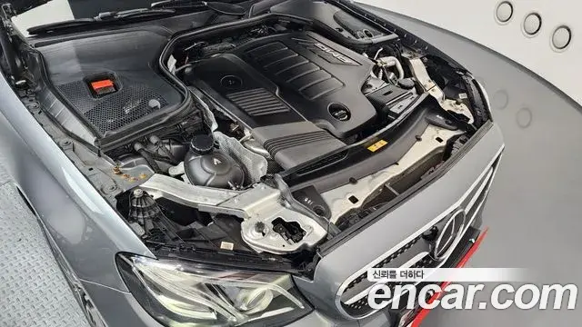 Mercedes-Benz E-Class 2019 — Photo 6/20