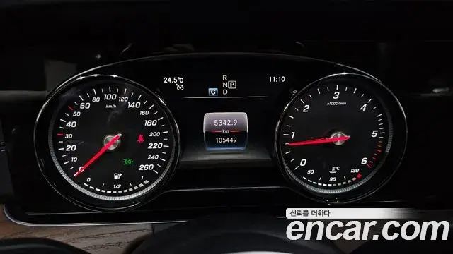 Mercedes-Benz E-Class 2019 — Photo 25/34