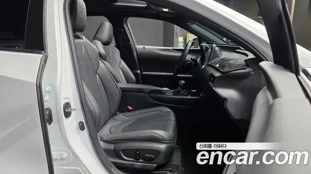 Lexus UX250h 2023 — Şəkil 13/20