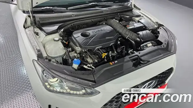 Hyundai Veloster 2018 — Photo 29/31