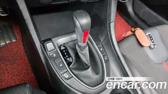 Hyundai Veloster 2018 — Photo 23/31