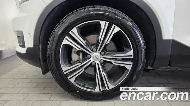 Volvo XC40 2020 — Photo 11/33