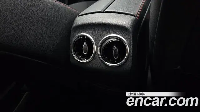Mercedes-Benz GLB-Class 2021 — Фото 18/20