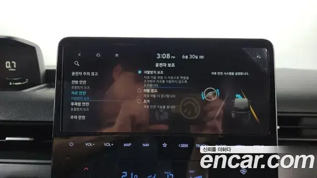 Hyundai Staria 2022 — Photo 15/20