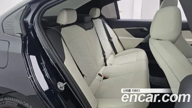 BMW 5 Series 2025 — Photo 11/20