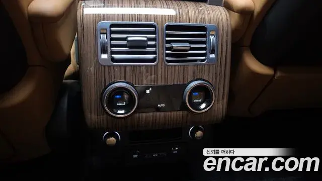 Land Rover Range Rover 2021 — Photo 18/20