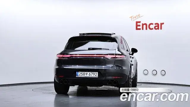 Porsche Macan 2021 — Photo 4/20