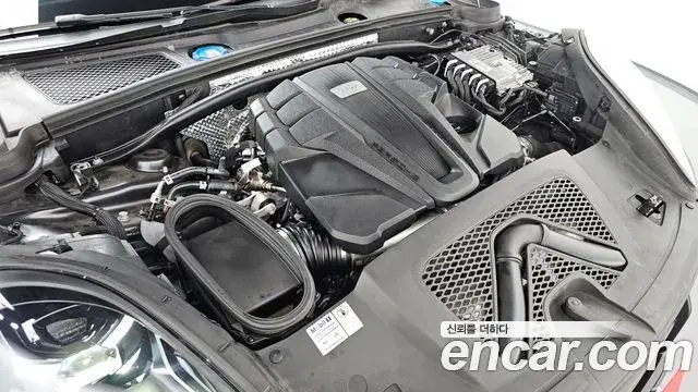 Porsche Macan 2021 — Photo 6/20